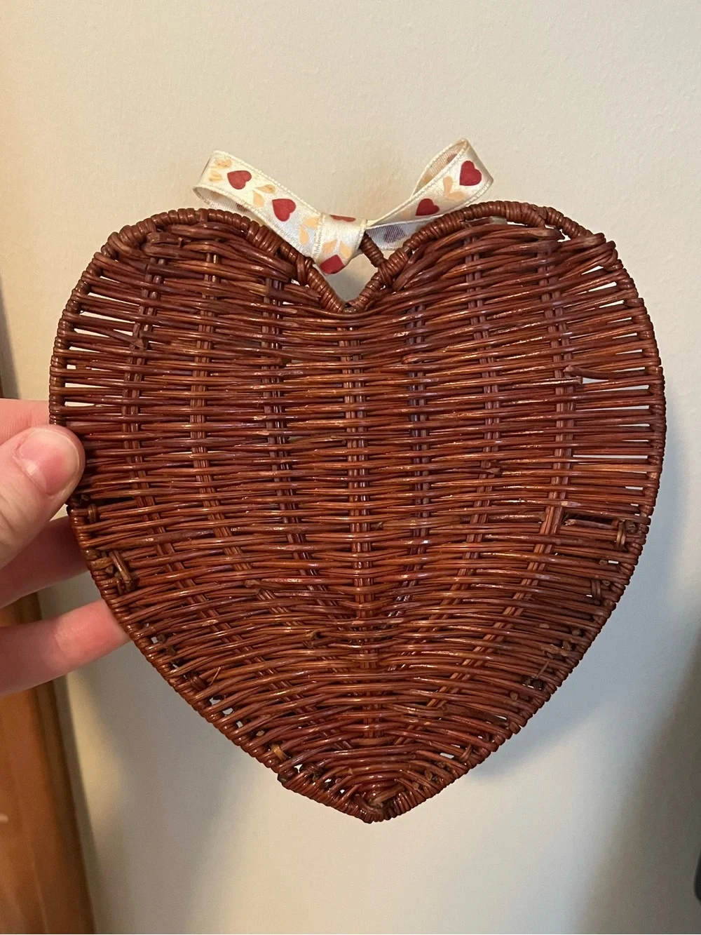 Small Wicker Heart Shaped Hanging Basket